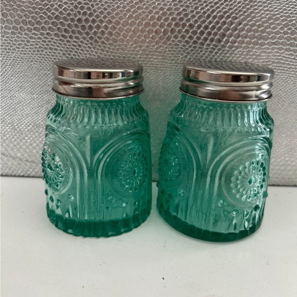 NEW Pioneer Woman Adeline Salt and Pepper Shaker Set